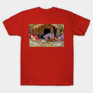 christmas mice at winter  log cabin very festive T-Shirt